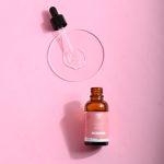 سيروم حمض الهيالورونيك و عرق السوس